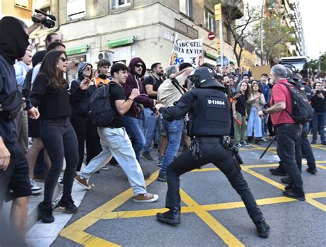 protest at louis vuitton fashion show|Barcelona residents protest overtourism at star.